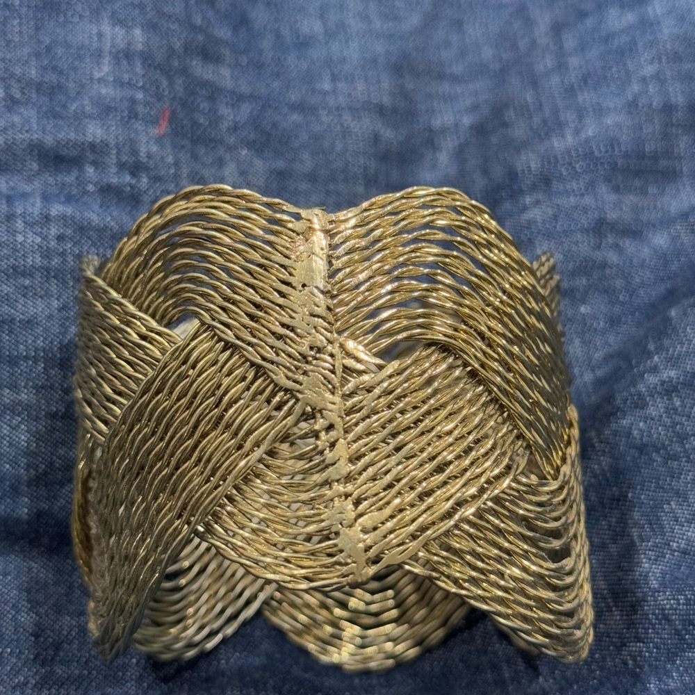 Vintage Braided Gold-Tone Bracelet - Picture 4 of 5